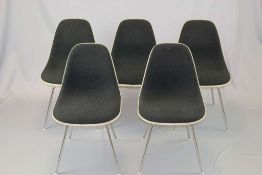 Charles Eames, 5 originale "DSW side chairs" auf "H-base" Gestell und original Gleitern. Entwurf