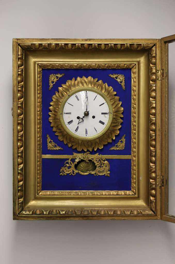 Wiener Wanduhr (Rahmenuhr), wohl Österreich um 1850. Holz, Gold und Blau gefasst, mit - Image 2 of 3