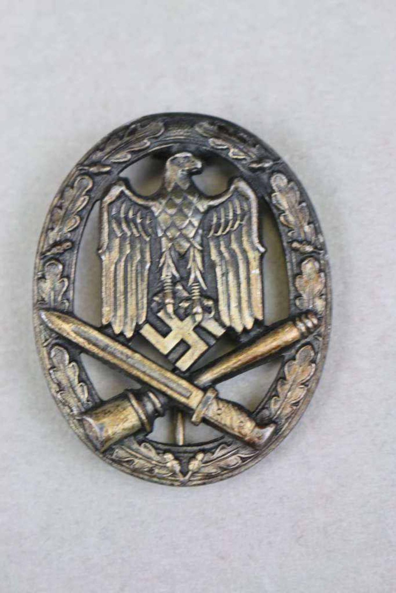 Deutsches Reich (1933-45), Allgemeines Sturmabzeichen, Buntmetall versilbert an Nadel.