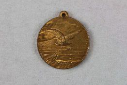 Medaille 1912 (v.C.Kühl), National-Flugspende, 3 Z. Widmung/Adler über Meer, Br-27,5mm vergoldet