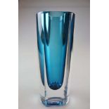 Mona MORALES-SCHILDT (1908-1999) für Kosta, blaue runde Vase mit einer abgeflachten Seite,