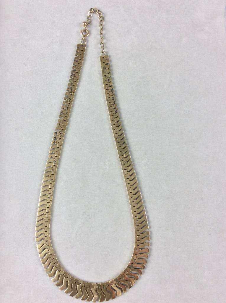 Collier aus 750er-Gelbgold, flach gegliedert, Länge: 50 cm, Gesamtgewicht: 32,70 g. Mit geringen - Image 2 of 2