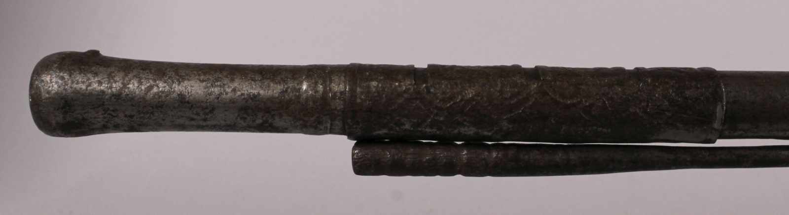 Vorderlader-Flinte, Balkan, 19. Jh., langer, dünner Eisenlauf, Holzschaft mit breitem - Image 5 of 5