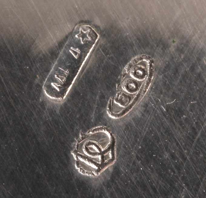 Thermoskanne, 2. Hälfte 20. Jh., Silber 800, runder Stand, zylindrischer Korpus, ohrförmiger Henkel, - Image 2 of 3