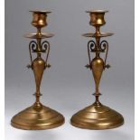 Ein Paar Bronze-Tafelleuchter, 1-flg., wohl Frankreich, 19. Jh., gestuft gewölbter Rundstand,