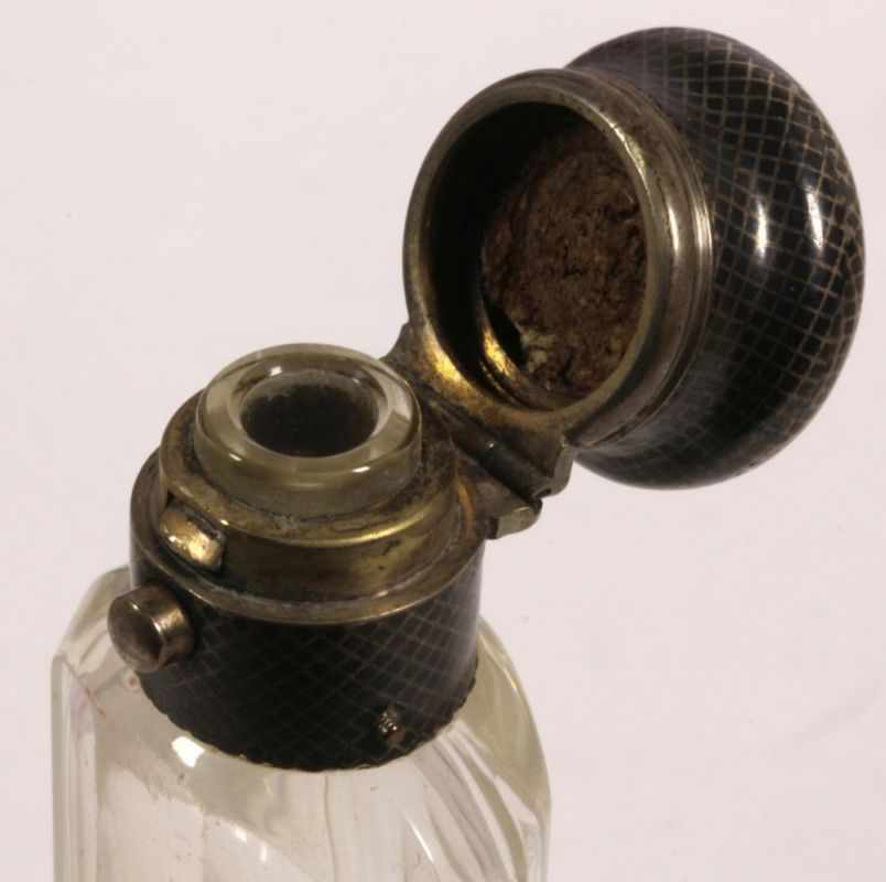 Glas-Flakon, wohl Frankreich, um 1880-90, farbloser, zylindrischer, facettierter Klarglaskorpus, - Image 2 of 2