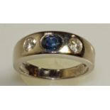 Ring, WG 585, 2 Brillanten, 1 facettierter Saphir, 6 g, RM 18