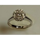 Ring, WG 750, 1 Brillant ca. 0.26 ct., etwa w/p1, 8 Brillanten zus. ca. 0.60 ct., etwa w/p1, 3 g, RM