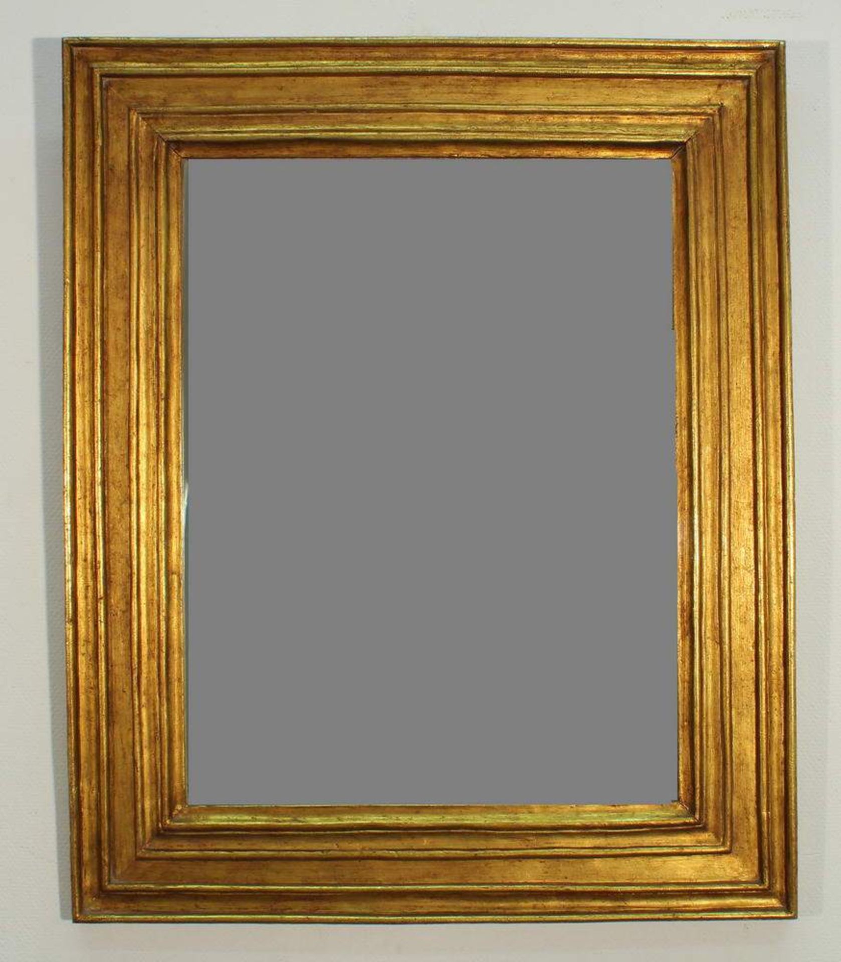 Spiegel, breite goldbronzierte Holzleiste, facettiertes Spiegelglas, 100 x 82 cm