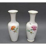 2 Vasen, KPM Berlin, bunte Blumenmalerei mit Falter, Goldrand, 33.5-34 cm hoch