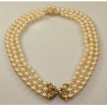 Perlenkette, dreireihig, 45, 49 bzw. 53 Akoya-Zuchtperlen ø ca. 8 mm bis 8.2 mm, gute Qualität,