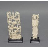 2 Schnitzereien, "Dame" und "Felsen", China, um 1930, Elfenbein, auf Holzsockeln, gesamt 14.8 cm