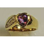 Ring, GG 585, facettiertes Amethyst-Herz, 9 kleine Besatz-Diamanten, 10 g, RM 18.5