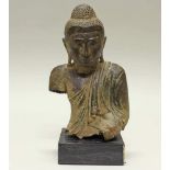Fragment eines Buddhas, Thailand, 19. Jh., Bronze, auf Holzsockel, 25.5 cm bzw. 29.5 cm (mit