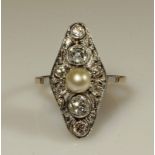 Ring, Art Deco, um 1920, "Marquisform", RG 585, Platin belötet, 1 Halbperle ø ca. 5.7 mm, 1