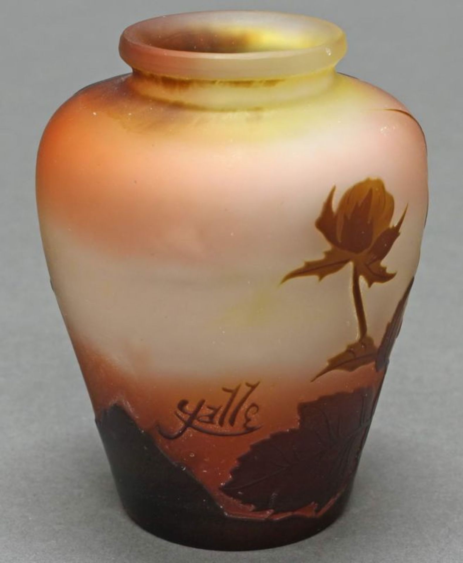 Vase, Emile Gallé, 1906-1914, Glas, brauner Überfangdekor mit wilden Anemonen, rötlich-milchiger - Image 2 of 4