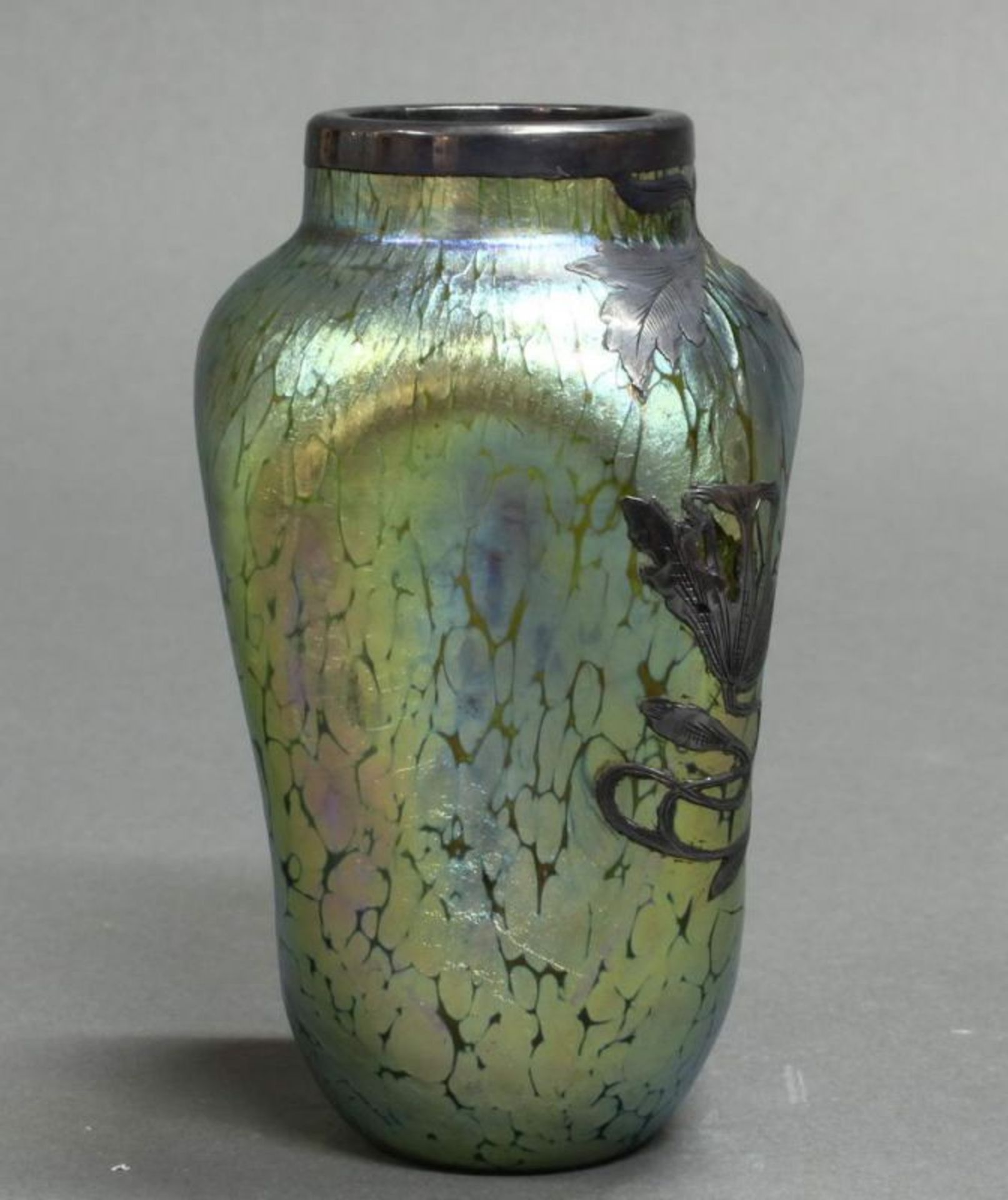 Vase, Jugendstil, um 1900, Grünglas, lüstrierend, Lippe und Schauseite mit Silberauflage, vierseitig - Image 4 of 6