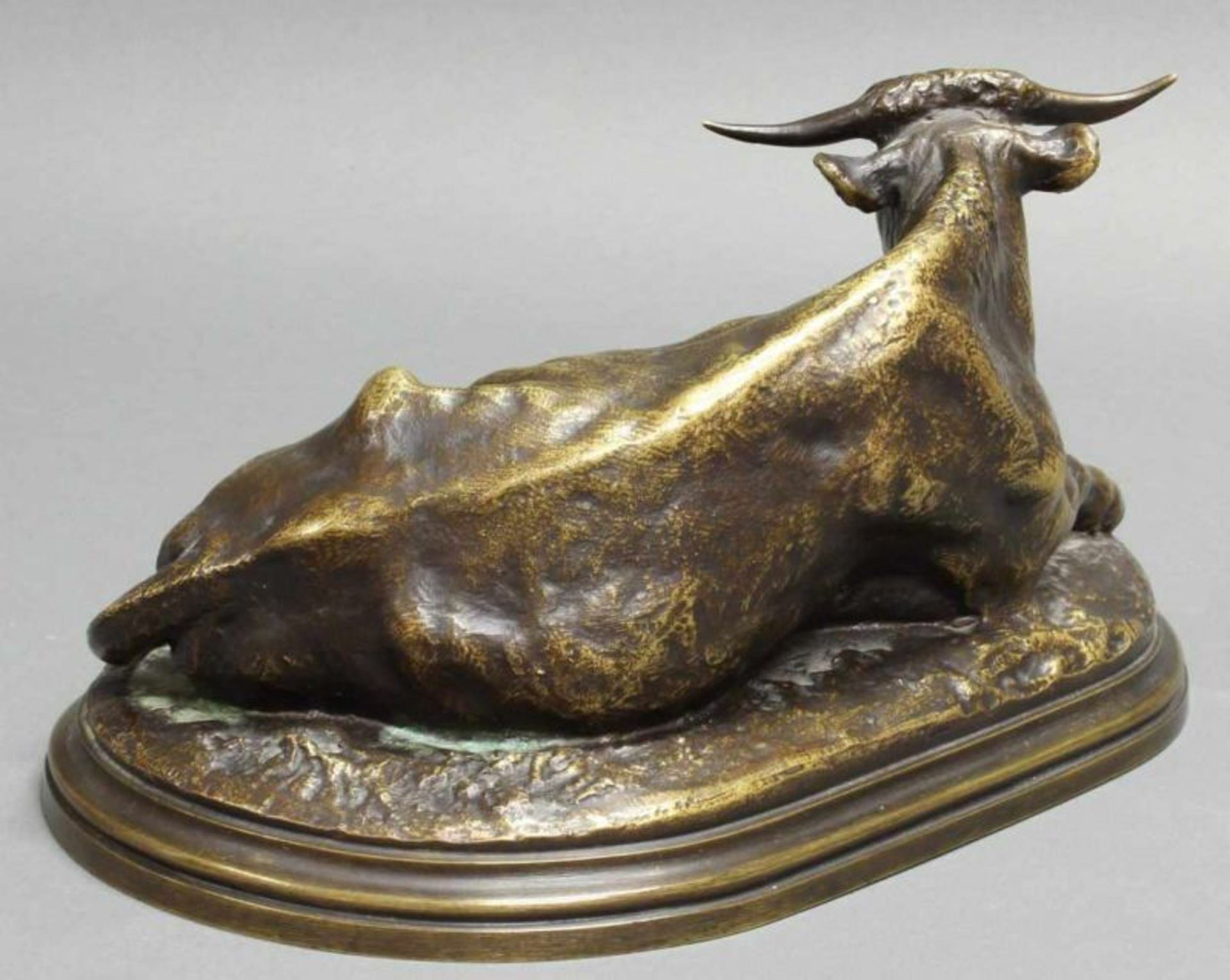 Bronze, dunkel patiniert, "Liegender Bulle", auf der Plinthe bezeichnet Rosa B., 12 cm hoch, 27 cm - Image 2 of 4