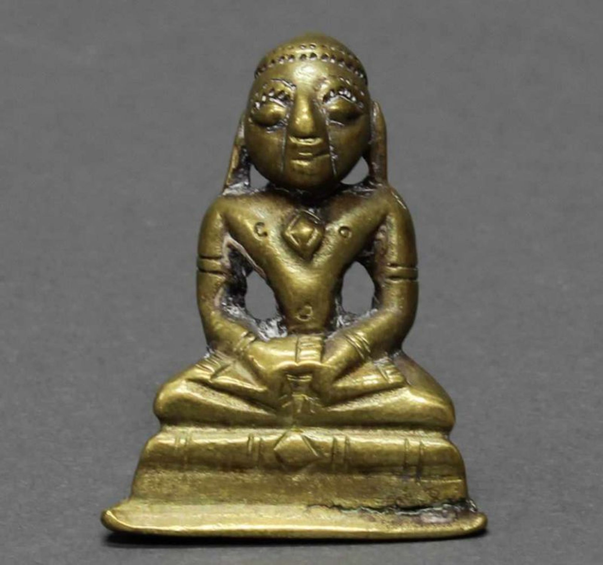 Konvolut 13 Kleinbronzen, Indien, 19./20. Jh., Messing/Bronze, Gottheiten, Altar, u.a., 4.3-28 cm - Image 6 of 14