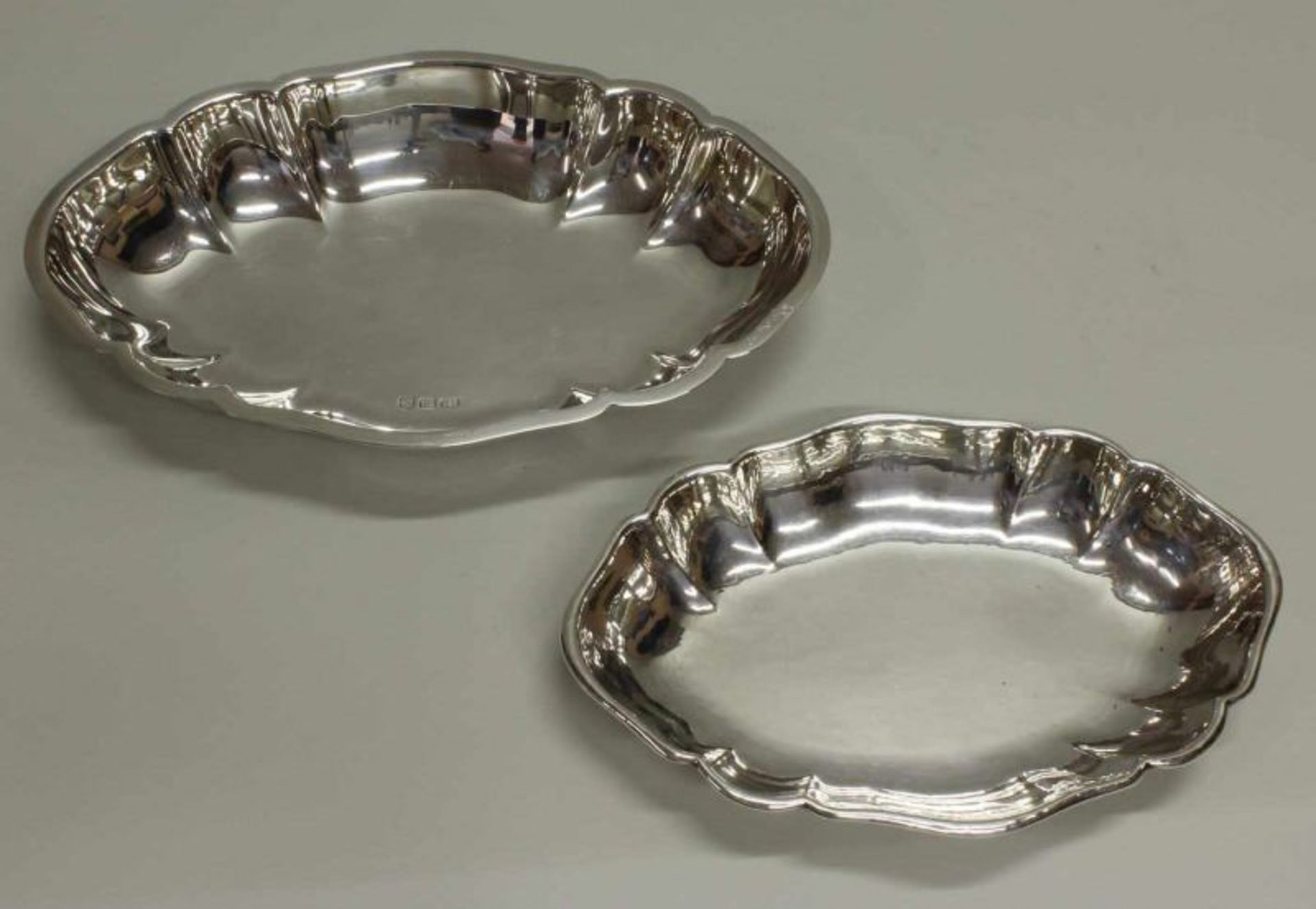 2 Vorlegeschalen, Silber 830/925, Wilkens, oval, passig-geschweift, 3.5 x 24.5 x 16.5 cm bzw. 4.5