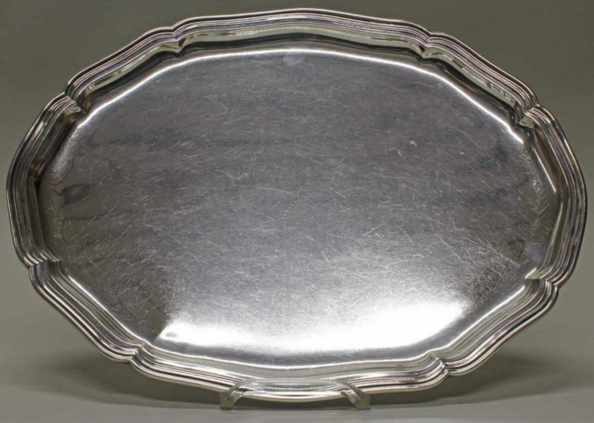 Vorlegeplatte, Silber 830, Gbr. Deyhle, oval, passig-geschweifter Profilrand, 41.5 x 32 cm, ca.