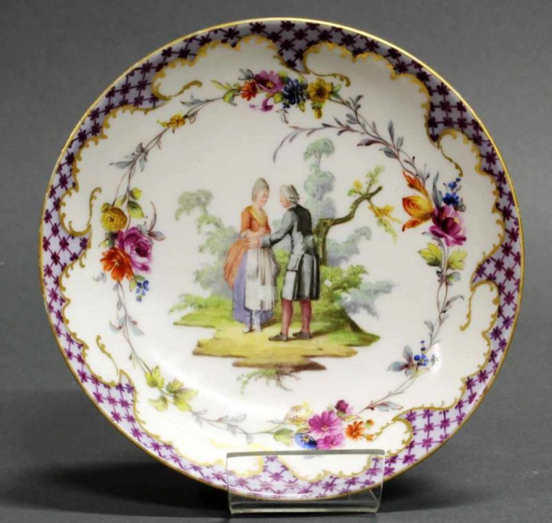 Deckeltasse mit Untertasse, Meissen, Schwertermarke, 1774-1817, galante Miniaturmalerei, - Image 2 of 8