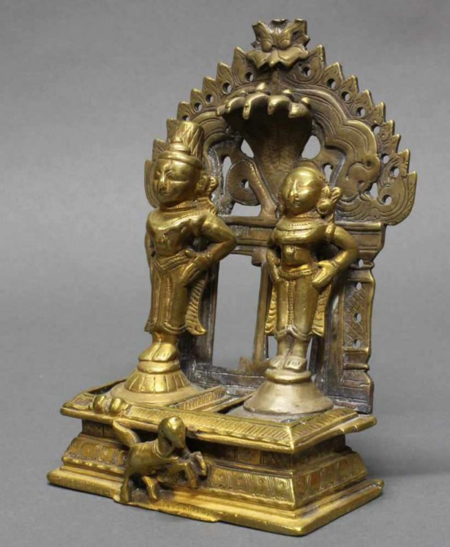 Konvolut 13 Kleinbronzen, Indien, 19./20. Jh., Messing/Bronze, Gottheiten, Altar, u.a., 4.3-28 cm - Image 3 of 14
