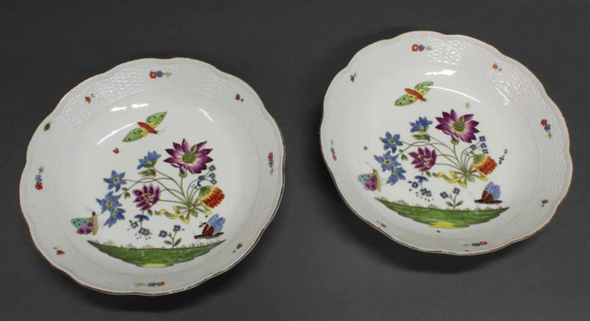 2 Schalen, Meissen, Schwertermarke, 19. Jh., 1. Wahl, Osier, im asiatischen Dekor bunt bemalt,