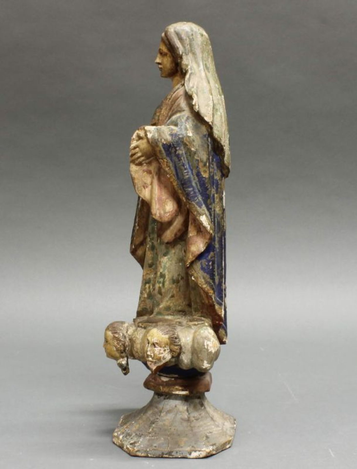 Skulptur, Holz geschnitzt, "Madonna", Südamerika, Christuskind lose anbei, Reste alter Fassung, - Image 4 of 8