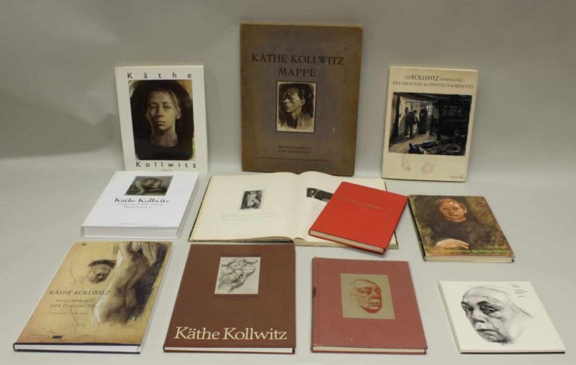 11 Bücher zu Käthe Kollwitz, darunter Kataloge Käthe Kollwitz Museen Köln und Berlin 20.00 % buyer's