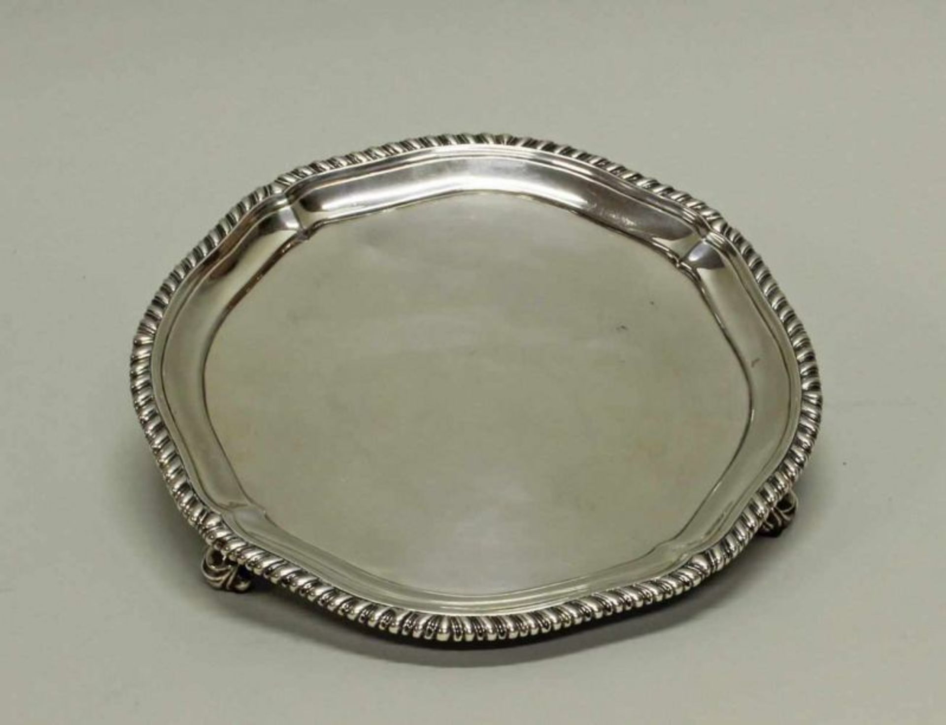 Salver, Silber 925, London, 1771, John Parker I & Edward Wakelin, profilierter Rand, auf drei