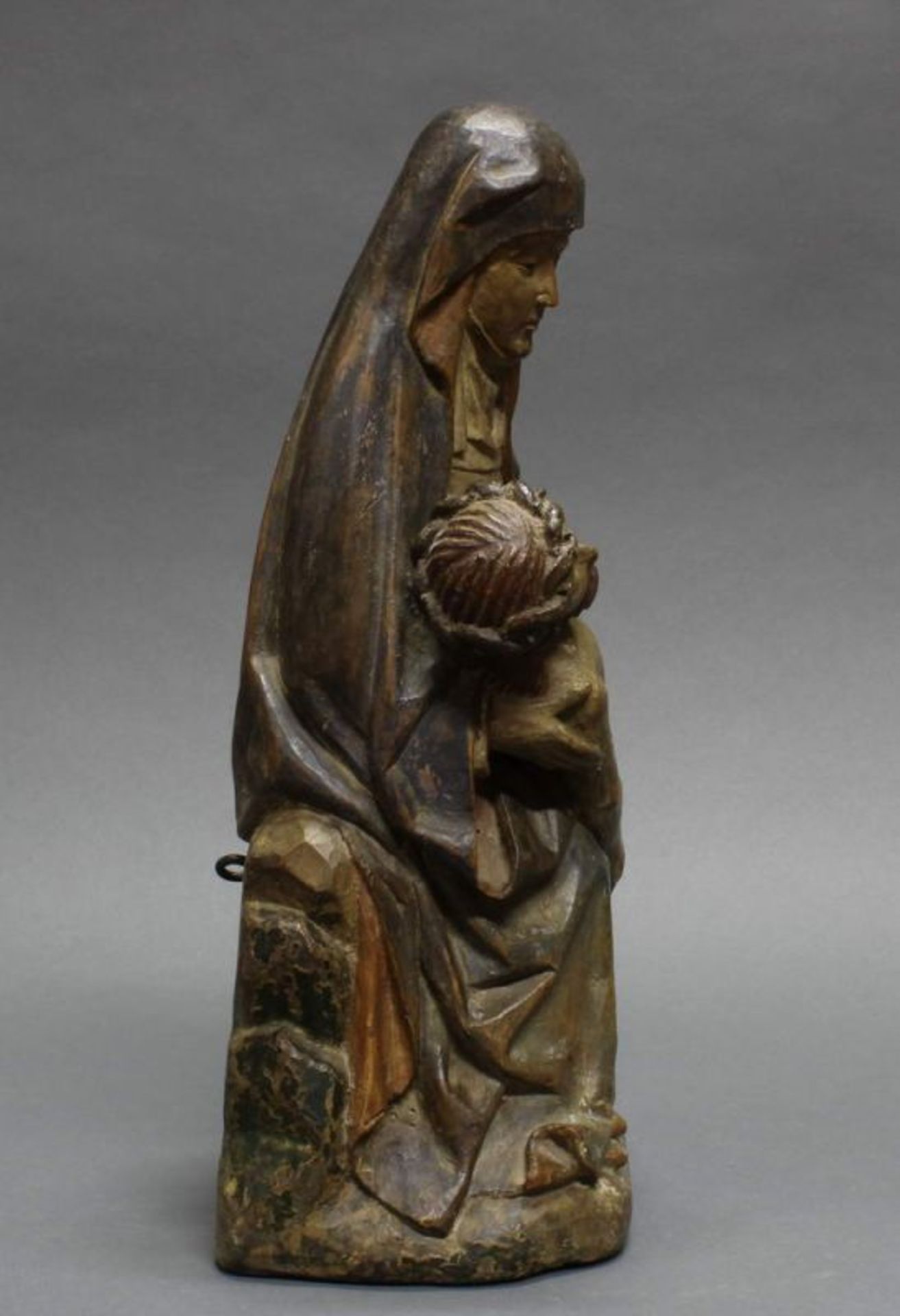 Skulptur, Holz geschnitzt, "Pietà", westfälisch, wohl Anfang 16. Jh., 34 cm, abgelaugt, Reste von - Image 5 of 6