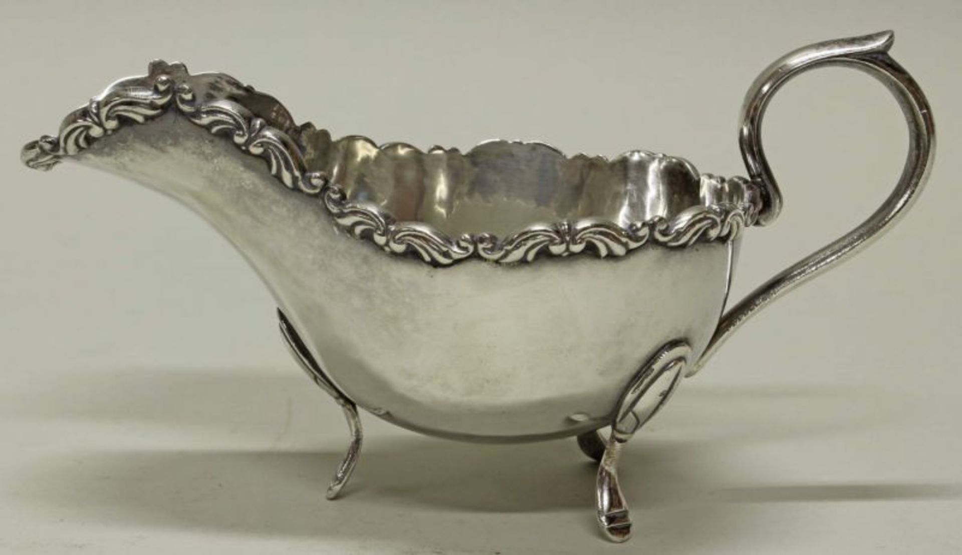 Saucière, Silber, Ägypten, auf Füßchen, 11 cm hoch, ca. 306 g 20.00 % buyer's premium on the