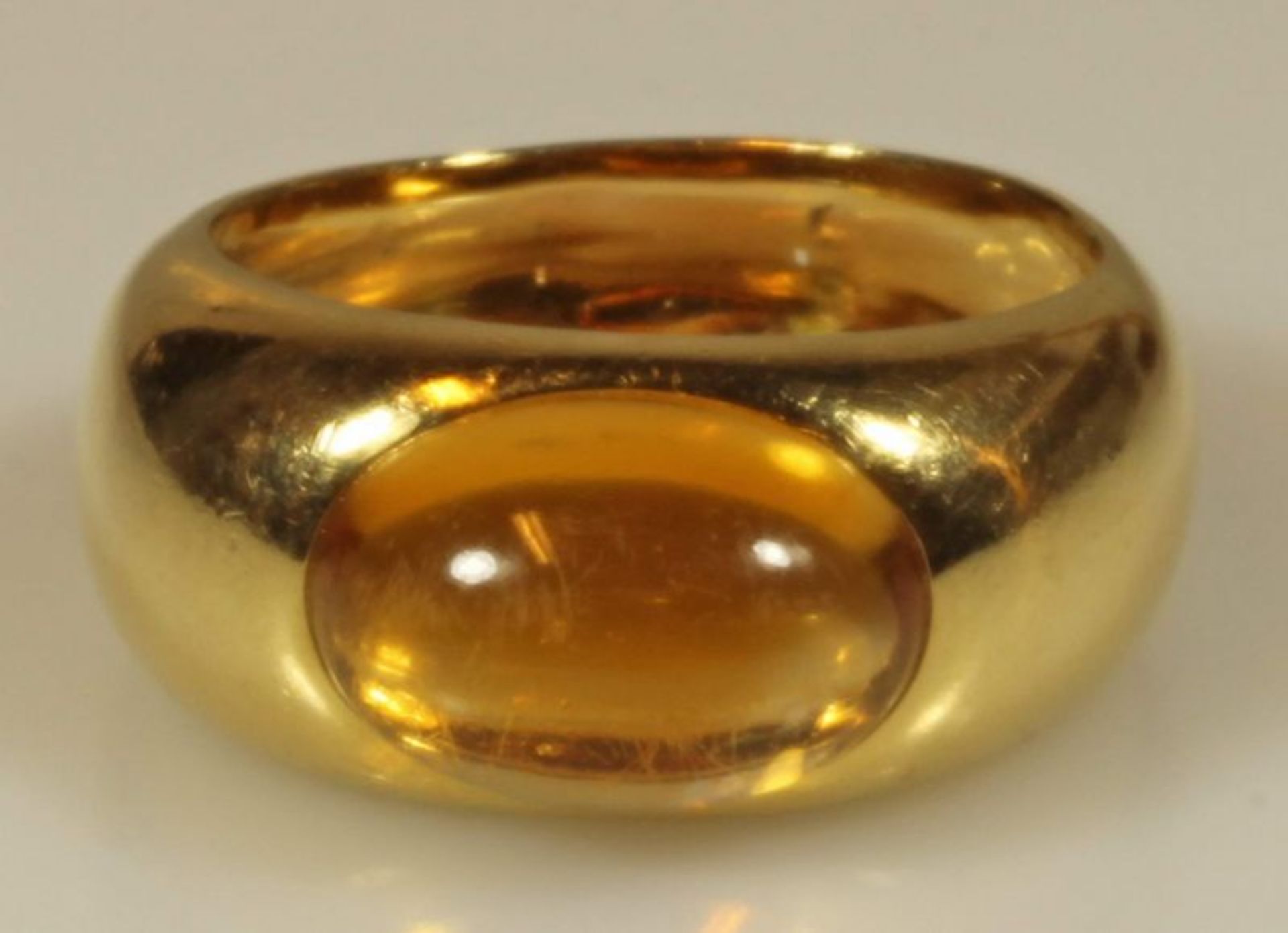 Bandring, GG 750, 1 ovaler Citrin-Cabochon, 9 g, RM 18.5 20.00 % buyer's premium on the hammer price