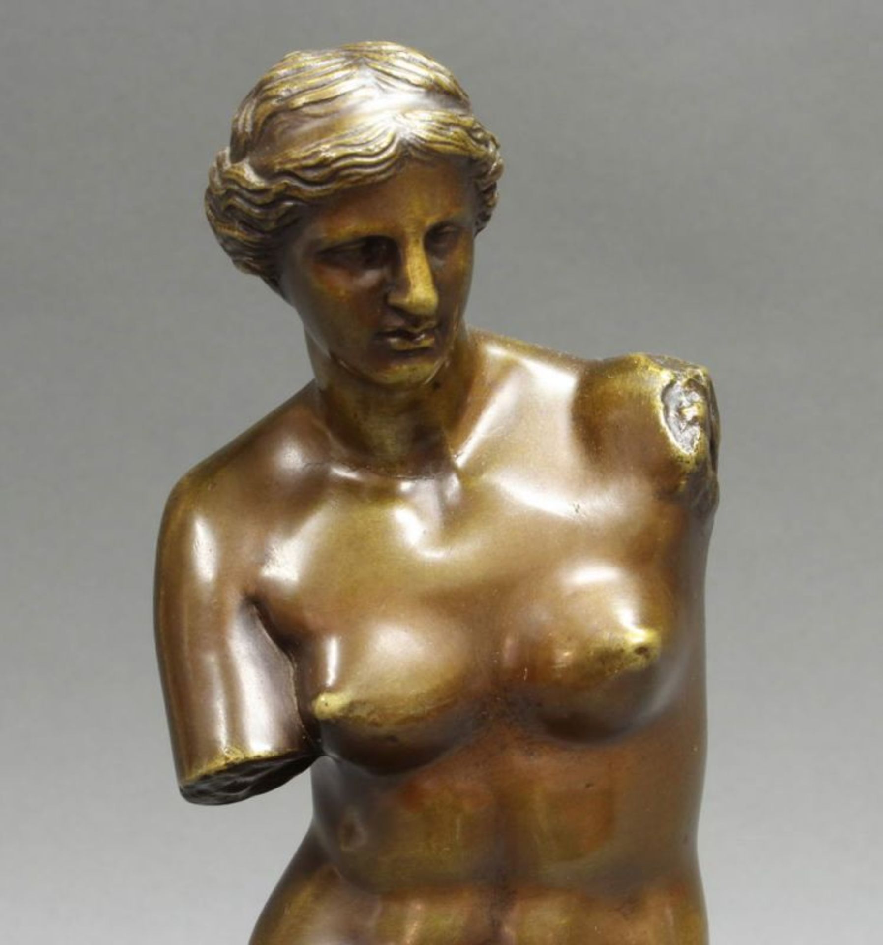 Bronze, braun patiniert, "Venus von Milo", auf dem Sockel bezeichnet Rolland Fondeur Paris, 35 cm - Image 2 of 5