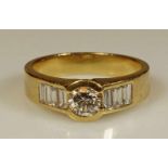 Ring, GG 750, 1 Brillant laut Punzierung 0.59 ct., etwa tw/vsi, 6 Diamantbaguettes zus. laut