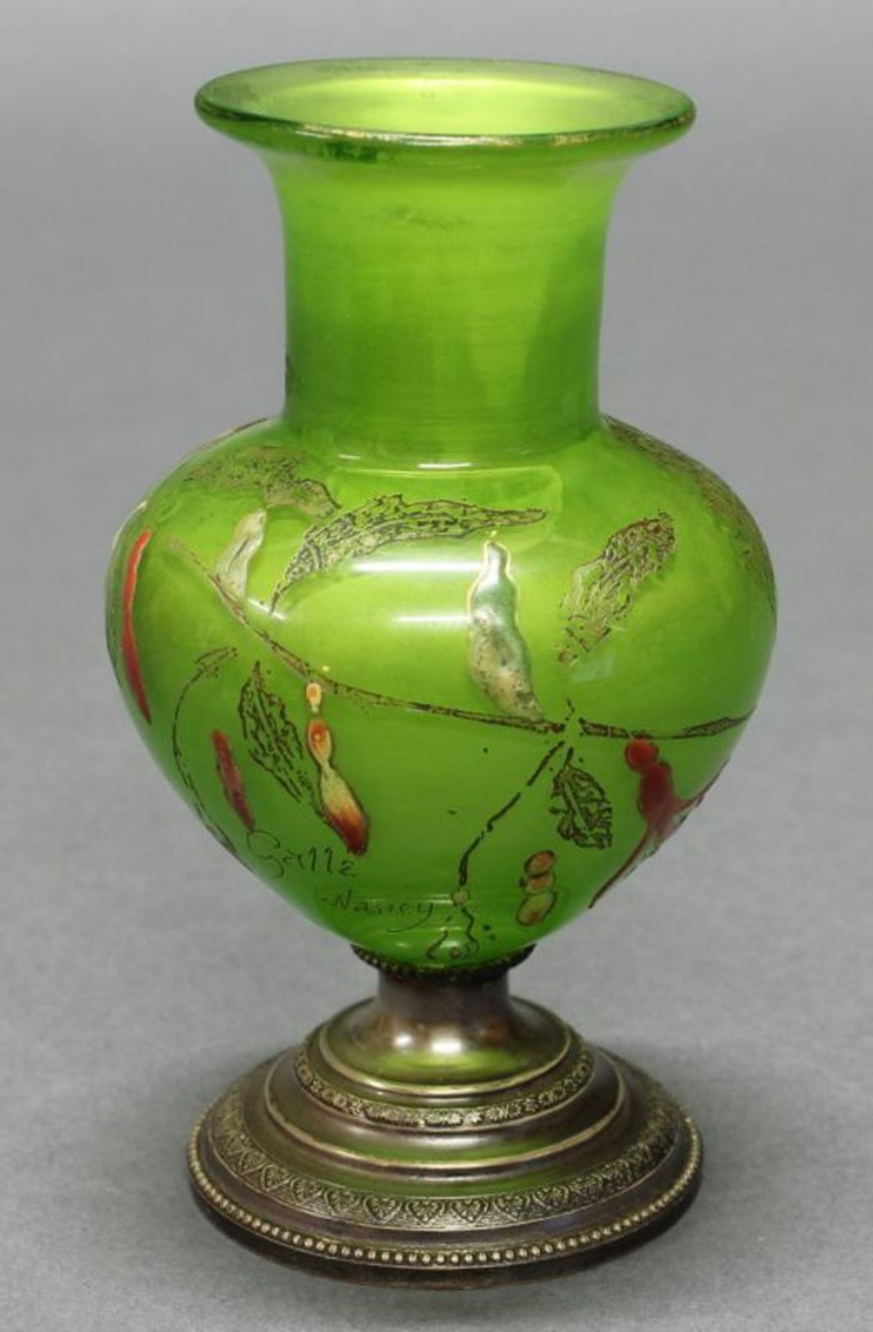 Vase, Emile Gallé, um 1890-1897, grün hinterfangenes Glas, Fuchsien in Email- und Goldfarben, auf