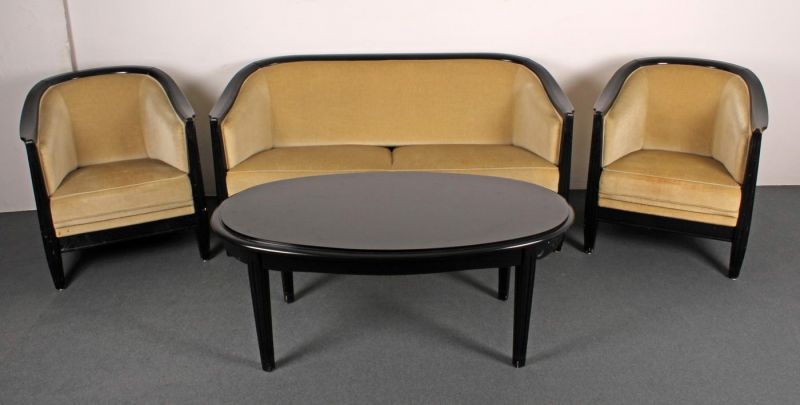 Sitzgrupppe, im Stile des Art Deco, Schwarzlack, Veloursbezug: Sofa, 160 cm breit, 2 Sessel,