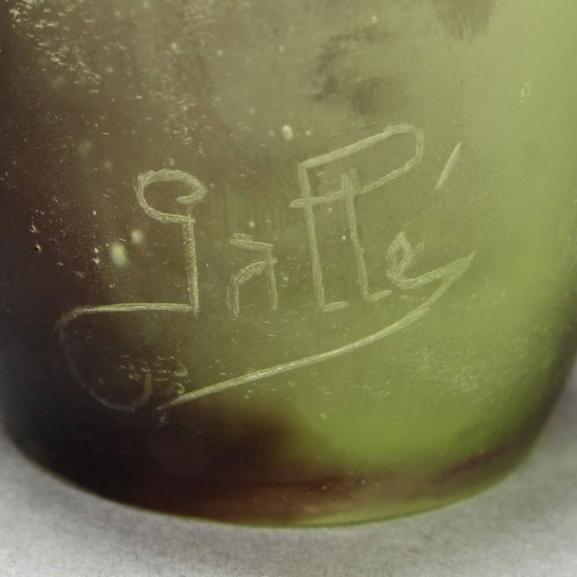 Vase, Emile Gallé, um 1902, Glas, brauner Überfangdekor mit Vogelbeeren auf gelblichem Grund, - Image 3 of 4