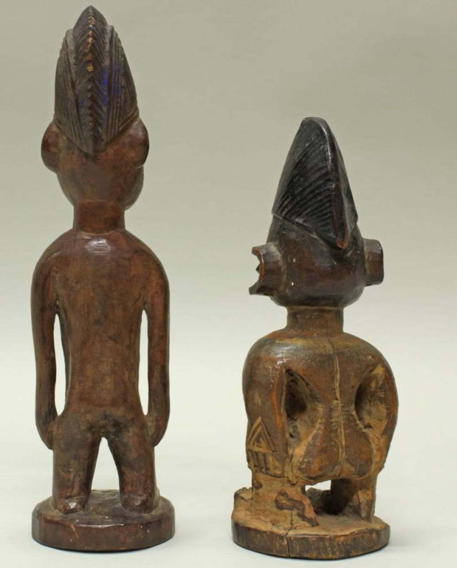 2 Figuren, Ibedji, Yoruba, Nigeria, Afrika, authentisch, Holz, patiniert, 23 cm bzw. 29 cm hoch. - Image 2 of 2