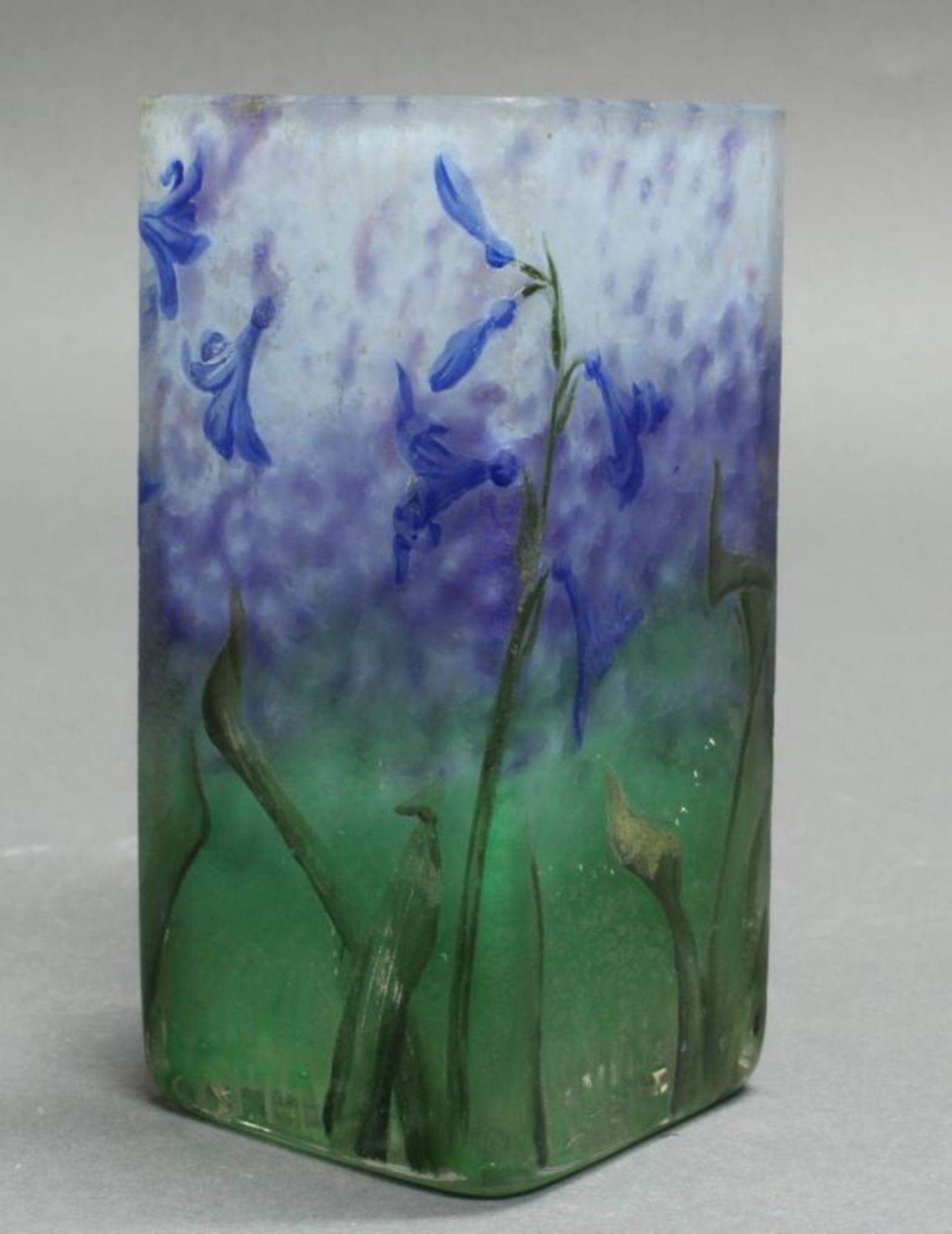Vase, Daum, um 1910, Glas, Überfangdekor mit Schmucklilien auf weiß-blau-grünem Fond, Rautenform, am - Image 4 of 6