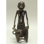 Figur, "Mutter-Kind mit Krug", Bronze, Nigeria, Afrika, 29 cm hoch. Provenienz: Rheinische