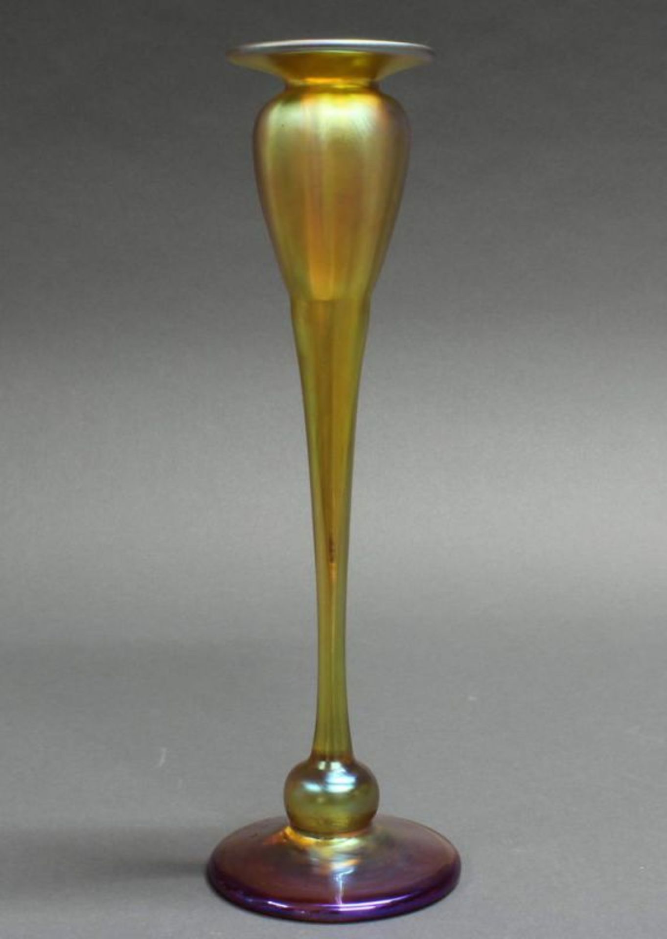 Vase, Tiffany, Favrileglas, gelbgold lüstrierend, schlanke Form, am Boden signiert L.C. Tiffany -