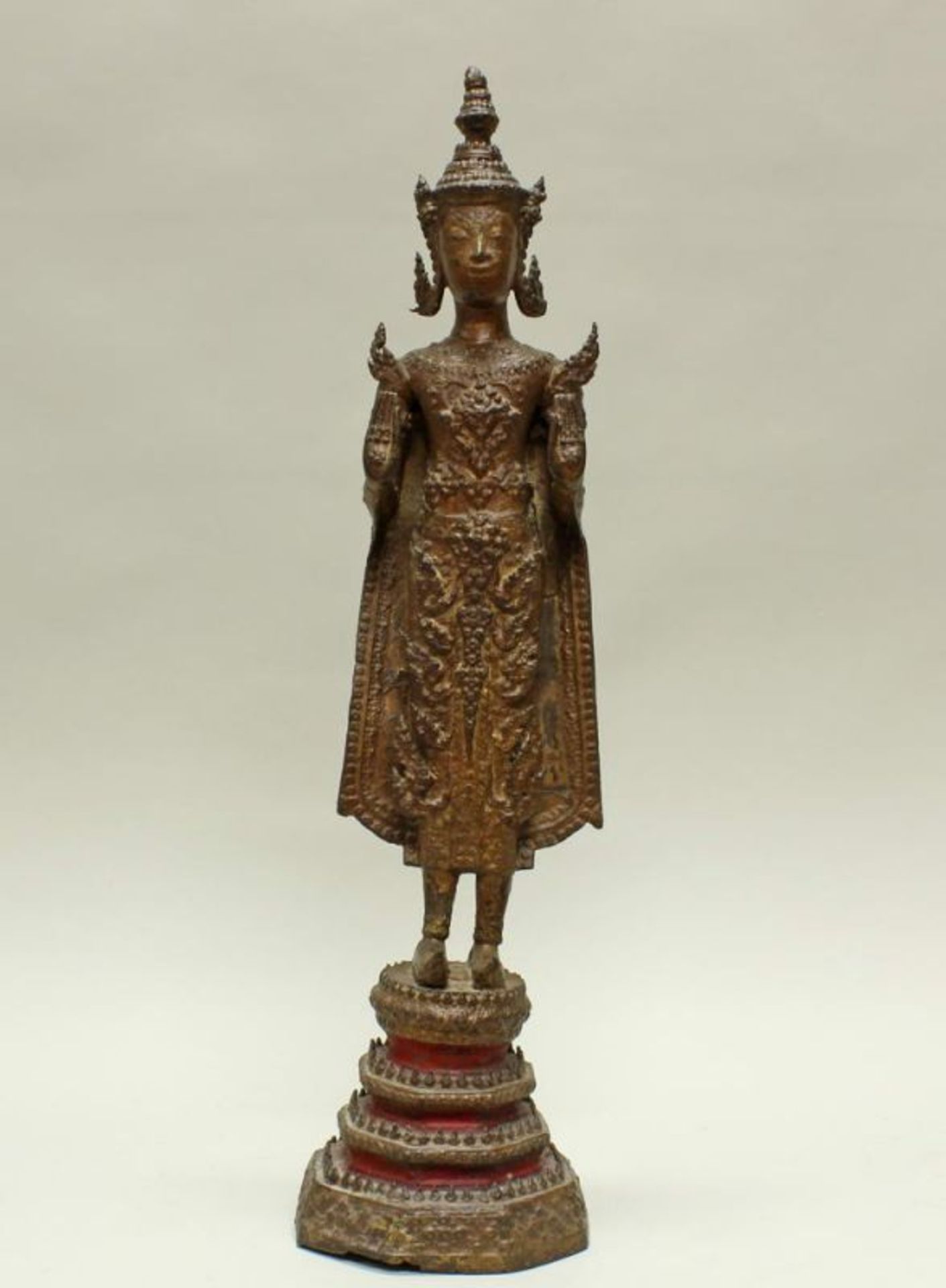 Skulptur, "Stehender Buddha", Thailand, 20. Jh., Rattanakosin, Bronze, Reste von Lackvergoldung,