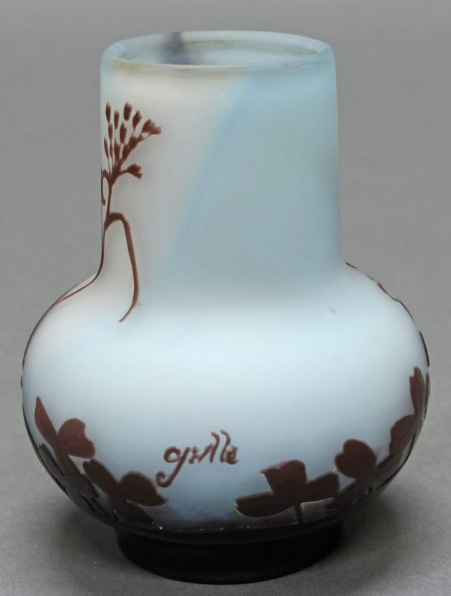 Vase, Emile Gallé, 1906-1914, Glas, brauner Überfangdekor mit wilden Hyazinthen, weiß-hellblauer - Image 2 of 4