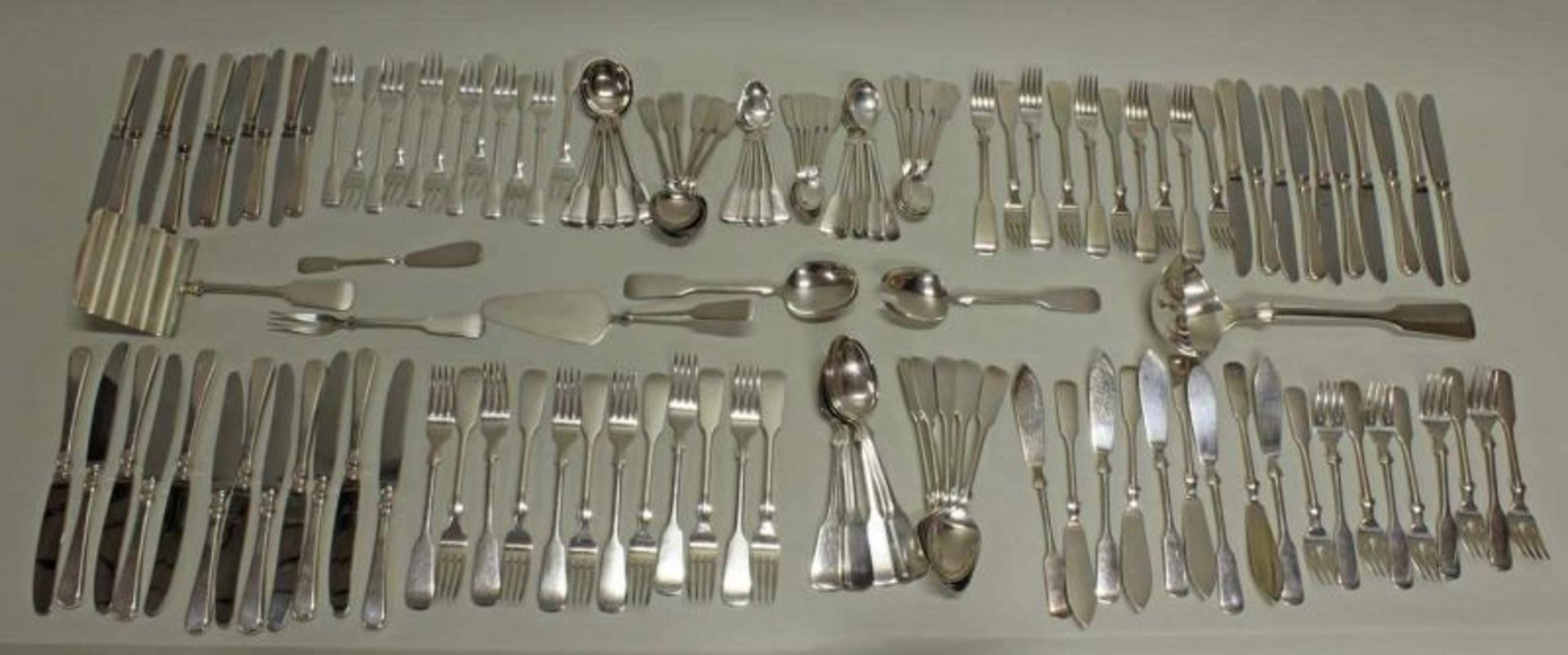 Besteck, Silber 800, Robbe & Berking, Spaten: 9 Fischgabeln, 9 Fischmesser, 10 Vorspeisegabeln, 9