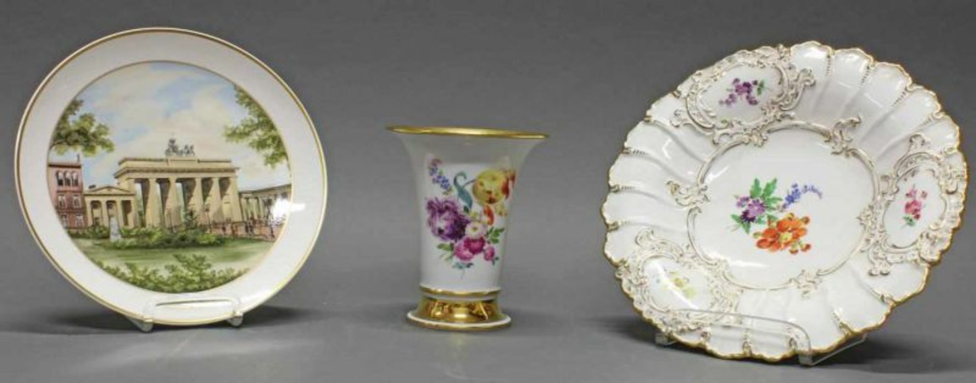 Vase, Meissen, Schwertermarke, 1924-1934, 1. Wahl, Trompetenform, bunte Blumen, Goldzier, 16 cm