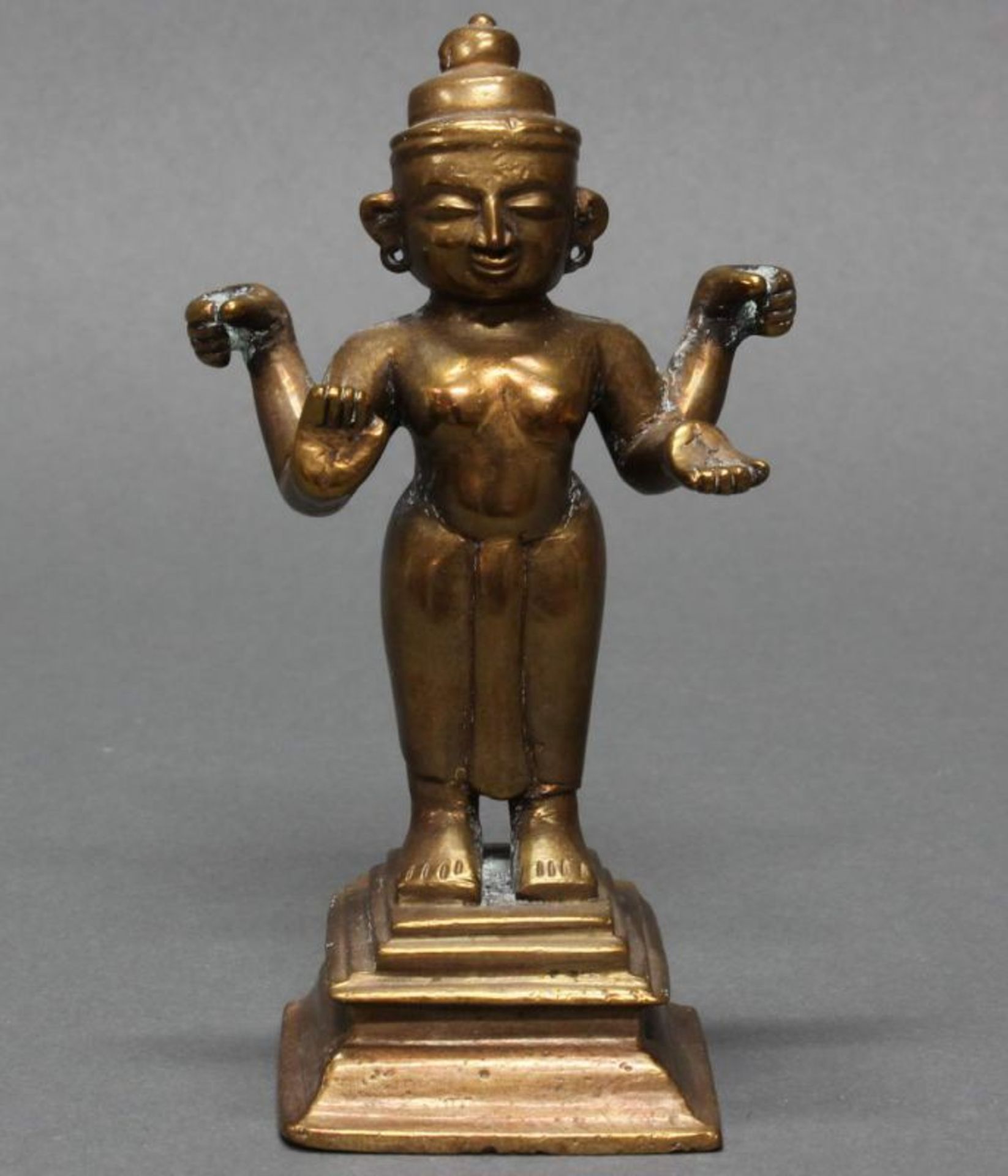 Konvolut 13 Kleinbronzen, Indien, 19./20. Jh., Messing/Bronze, Gottheiten, Altar, u.a., 4.3-28 cm - Image 12 of 14