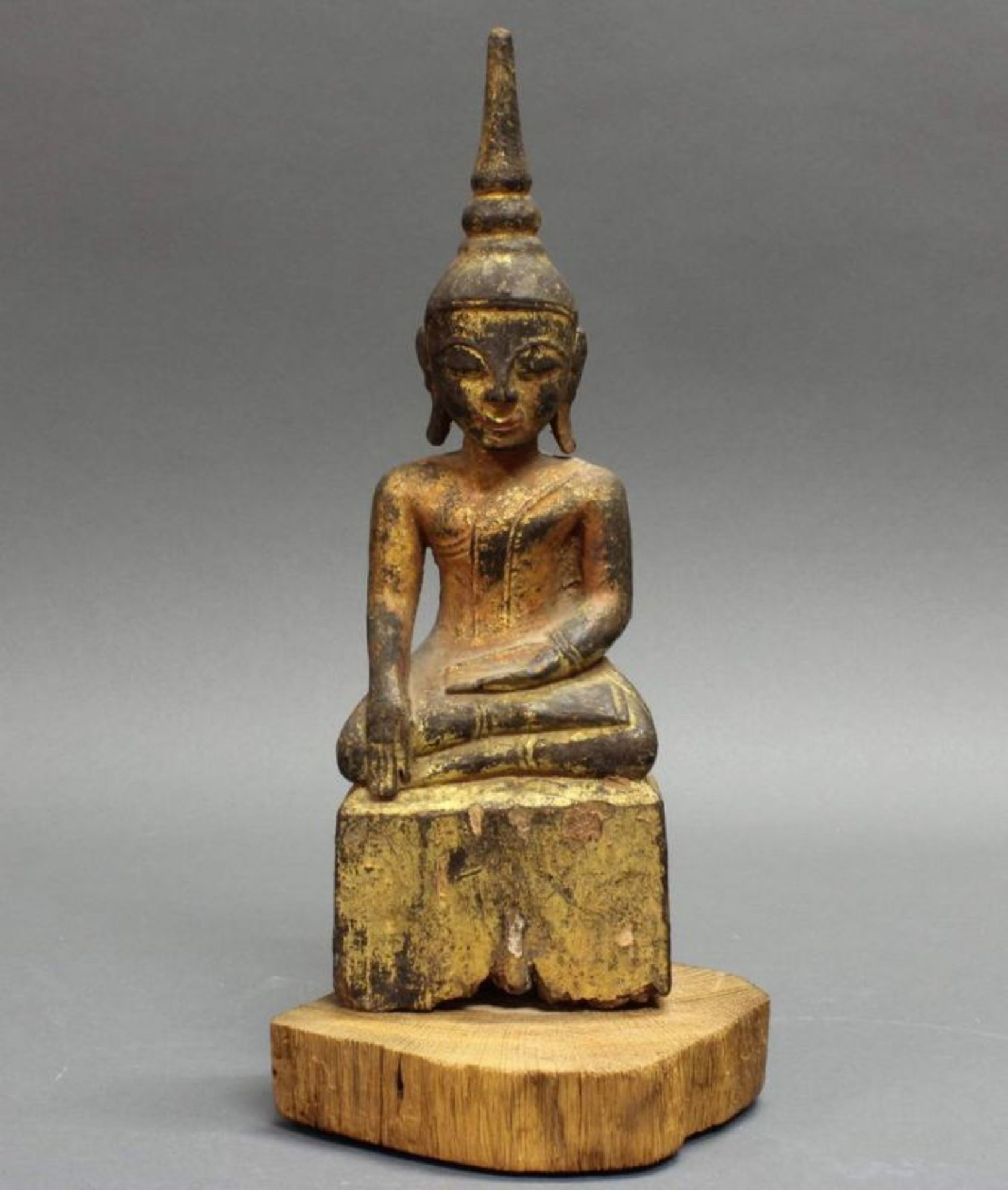 Skulptur, "Sitzender Buddha", Burma, 19./20. Jh., Holz, geschnitzt, vergoldet, auf Holzsockel, 28.