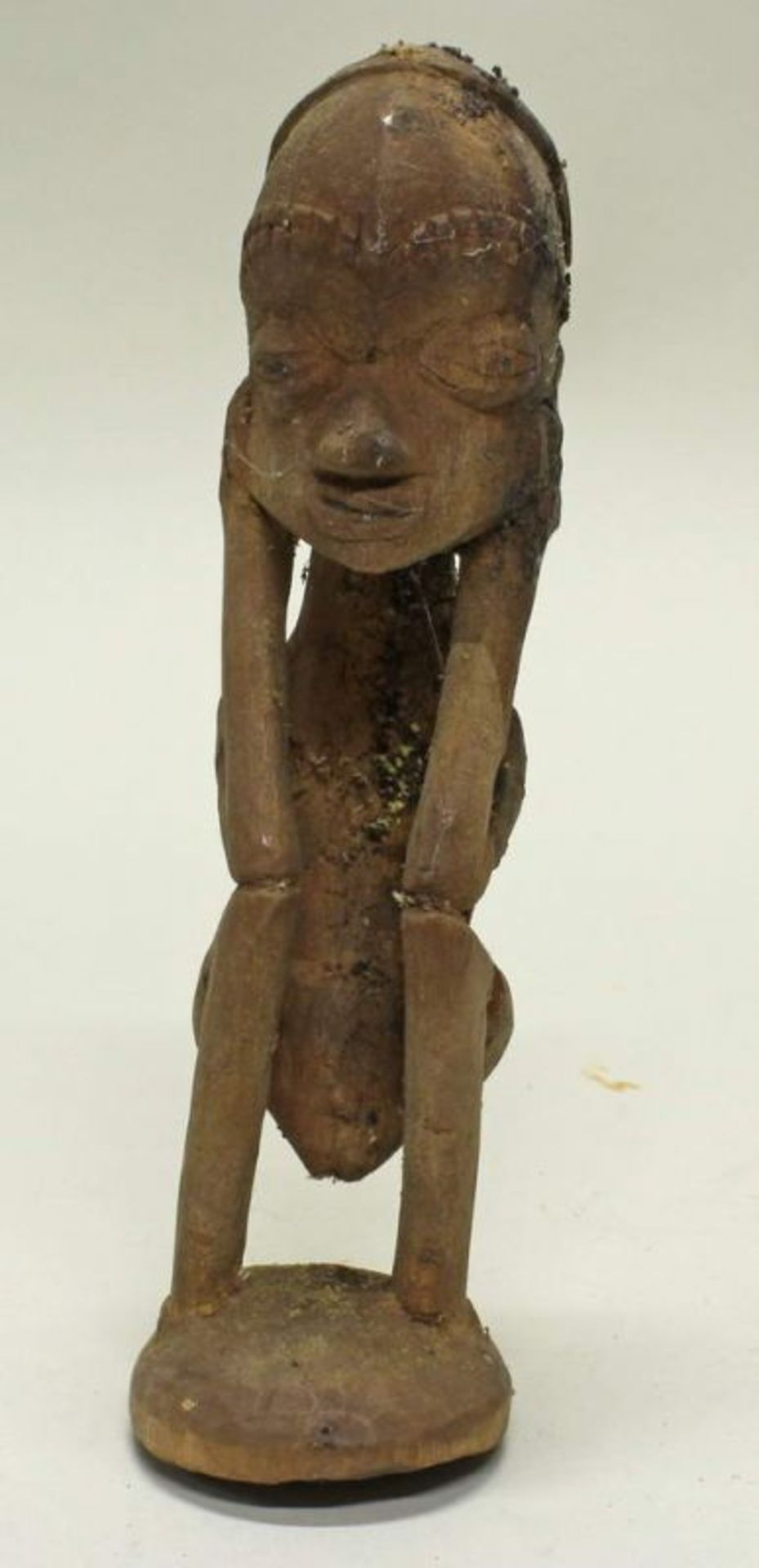 Hockende Figur, Chokwe, Zaïre, Afrika, authenisch, Holz, 16.5 cm hoch. Provenienz: Rheinische